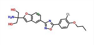 2-amino-2-(5-(5-(3-cloro-4-propoxifenil)-1,2,4-oxadiazol-3-yl)benzofuran-2-yl)propano-1,3-diol CAS 1220973-37-4